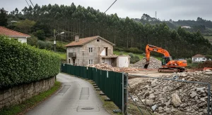 Pontevedra concentra os golpes contra a edificación irregular: ¿protéxese o territorio ou castígase aos cidadáns?