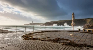 Galicia salta del verano al otoño en 24 horas: caída de hasta 10 grados y aviso de viento en la costa