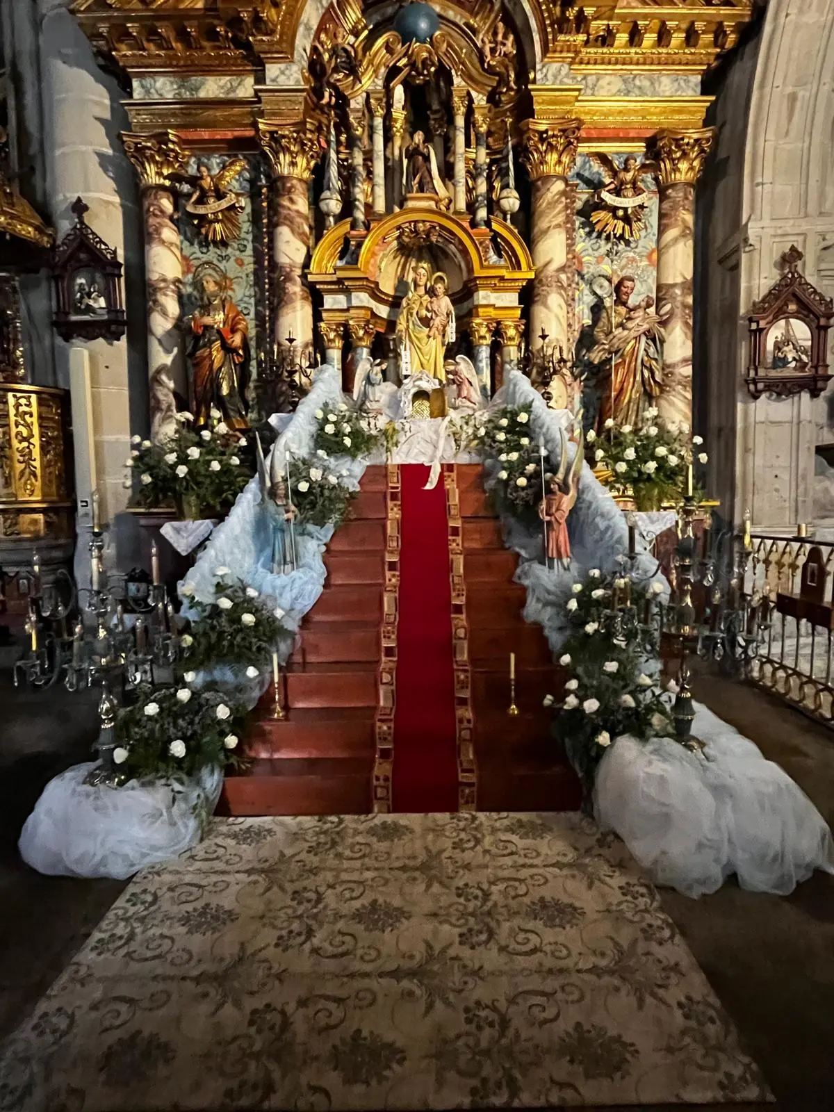 El velatorio del Cuerpo Santo pone el broche final a la Semana Santa de Cangas