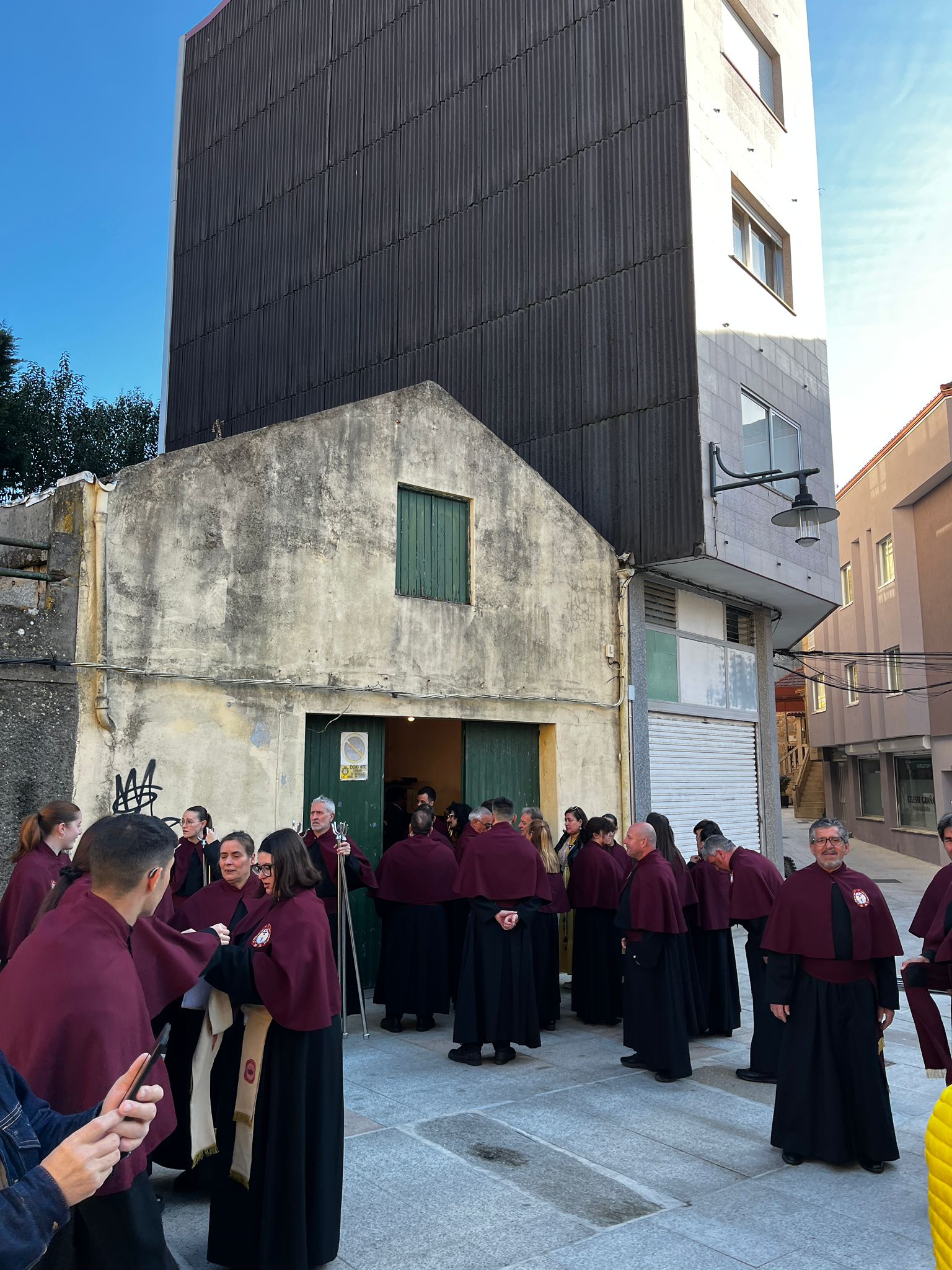 El velatorio del Cuerpo Santo pone el broche final a la Semana Santa de Cangas
