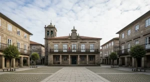 El alcalde de Baiona retira las competencias de Urbanismo al concejal constructo