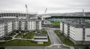 O acceso a servizos esenciais, na balanza: o conflito entre unha residencia de maiores e o Celta