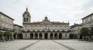Lugo ante el espejo: el significado profundo de una moción de censura