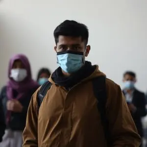 Vox: Junta oculta gasto en inmigración ilegal y revisa 2022