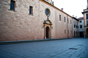 Arqueoloxía e política: a carreira contra o tempo no convento de Santa Clara
