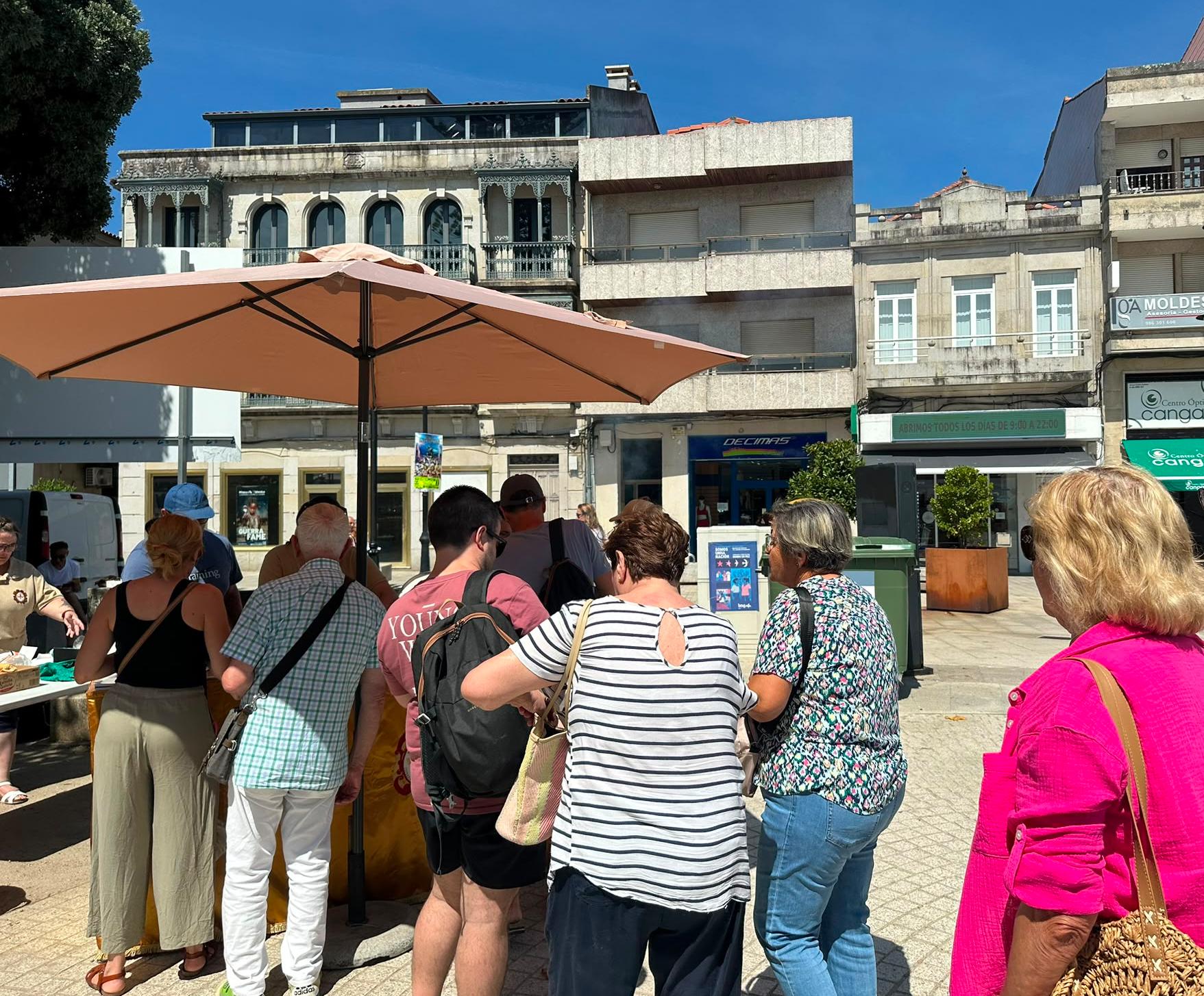 La IV Sardiñada de Verán de Cangas agota todas sus raciones y reivindica la cultura marinera